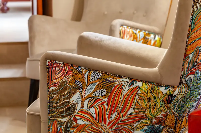 Butaca con tapizado de estampado floral